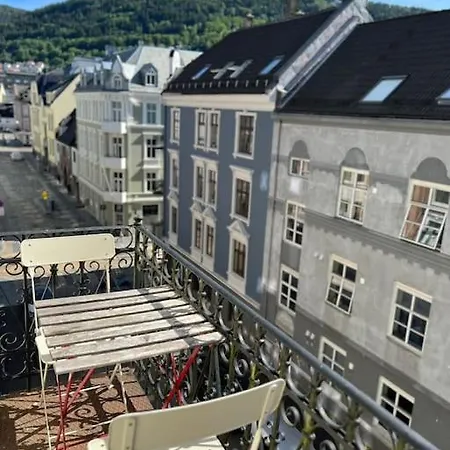 Big In Heart Of Bergen Hemnes